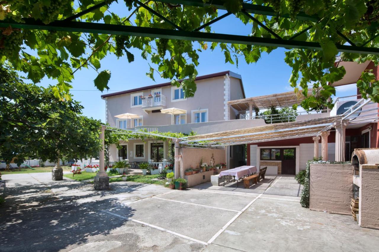 Apartments Al Parma บุดวา ภายนอก รูปภาพ